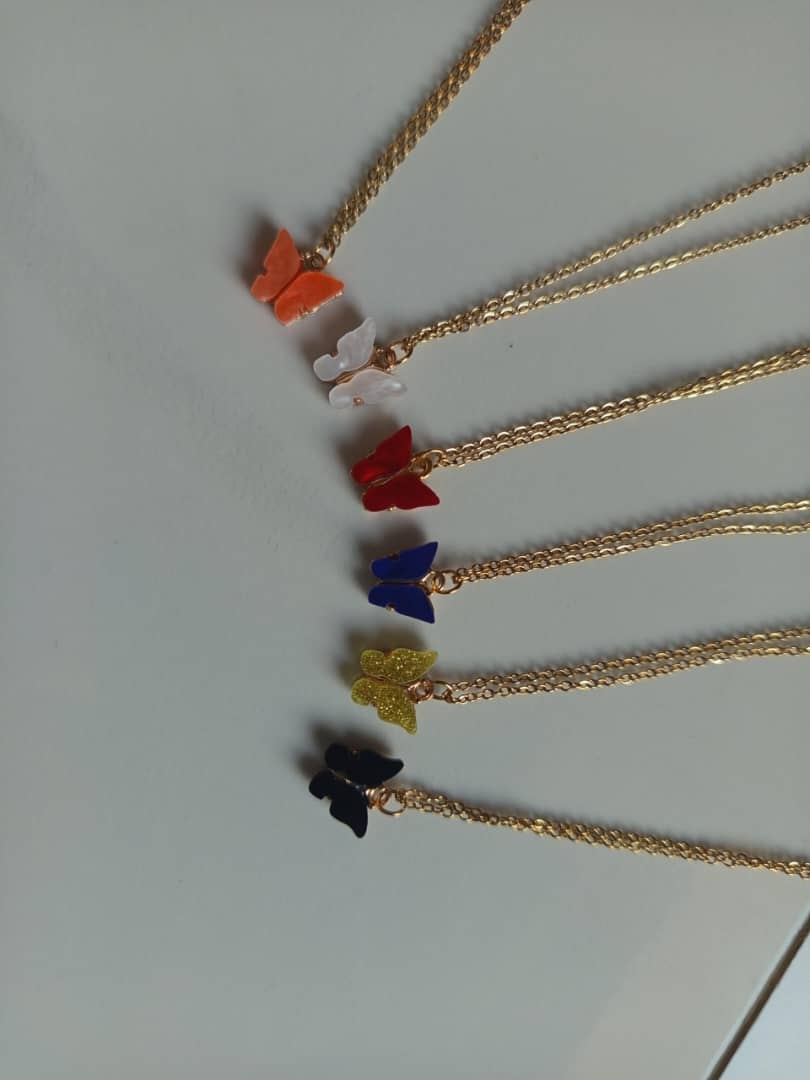 گردنبند پروانه رنگی